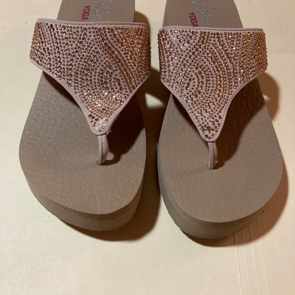 Skechers Yoga Foam Flip Flops NWOT - Picture 3 of 6